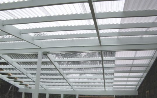 Большой монолитный навес из поликарбоната