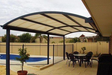 Монолитный навес к фасаду дома