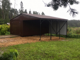 Металлический гараж с навесом из профлиста на свайном фундаменте